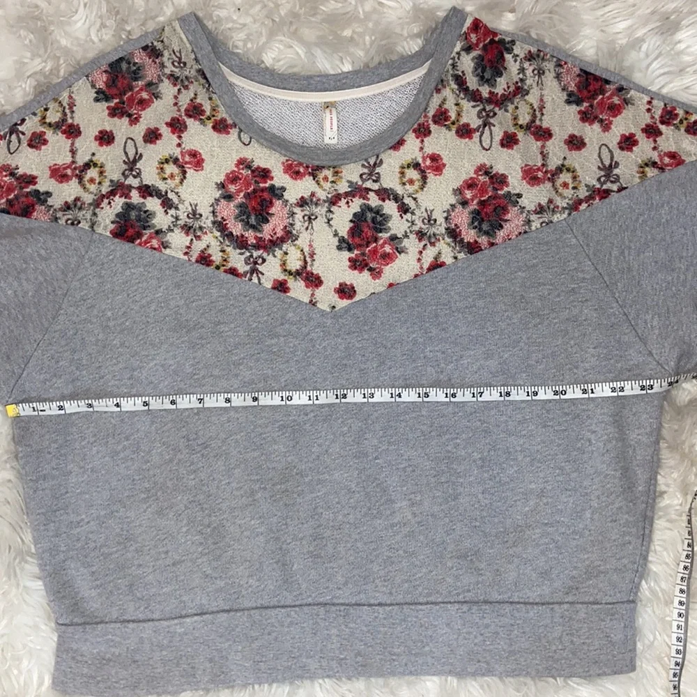 Free People Gray Floral Lace Oversized Sweatshirt Small - Picture 11 of 14